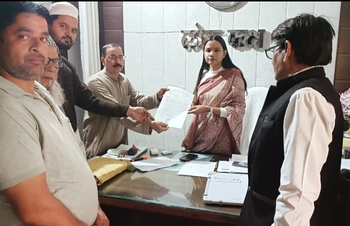 रमजान के मुबारक माह में विधुत आपर्ति एवं जलापूर्ति सूचारू करने की मांग को लेकर उप जिलाधिकारी को ज्ञापन सोपा :