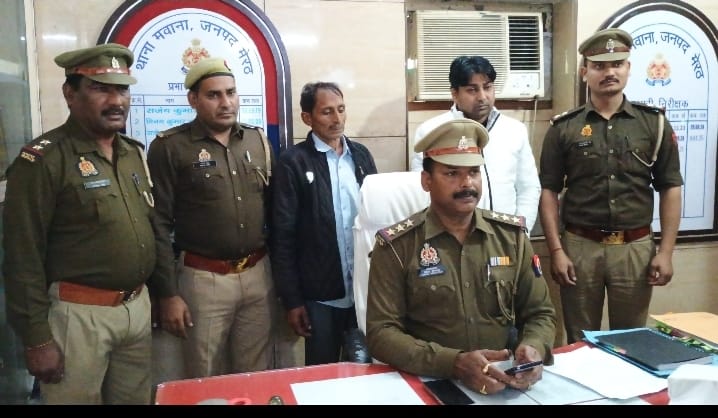 मवाना पुलिस द्वारा एक देसी बंदूक व तमंचे सहित दो अपराधी गिरफ्तार :