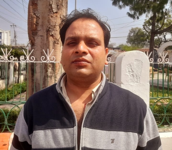 छोटा हाथी खड़ा करने को लेकर युवक के साथ की मारपीट पीड़ित पहुंचा थाने :