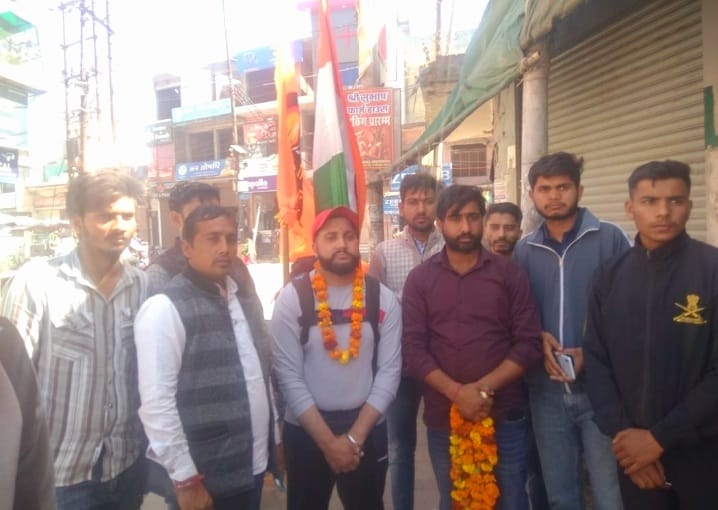 जतिन गुर्जर 5 हजार किलोमीटर की यात्रा पर निकले शिव भक्त का मवाना वासीयों ने किया जोरदार स्वागत :