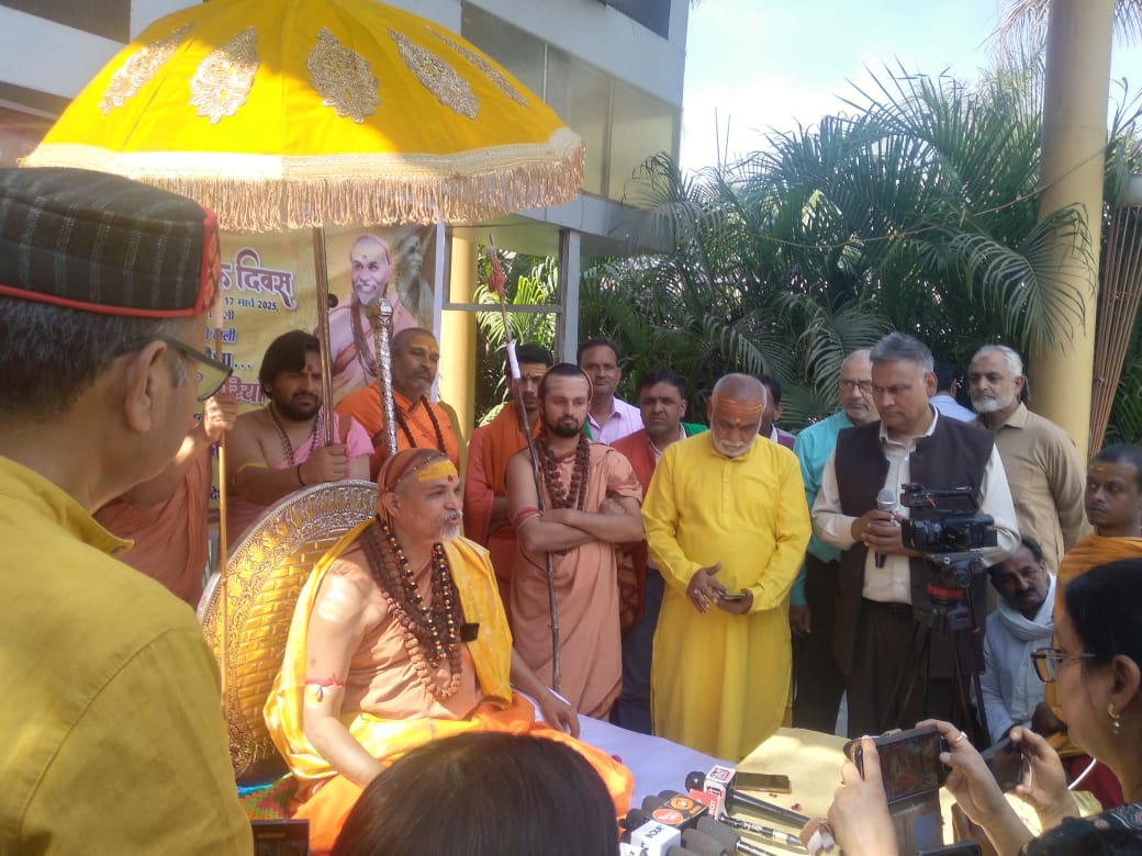 33 कोटि देवता गाय माता मे वास करते है :