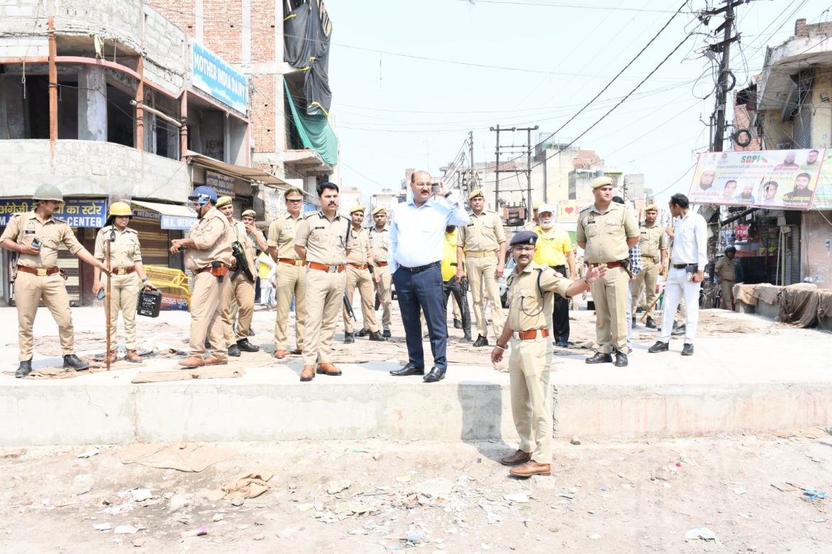मेरठ में होली की धूम: रंगों की बरसात के बीच जुम्मे की नमाज भी रही शांतिपूर्ण, प्रशासन रहा अलर्ट :