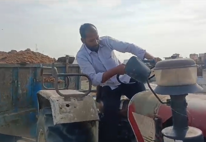 जिले में मिट्टी खनन माफियाओं के हौसले बुलंद जिला प्रशासन का नहीं खौफ मीडिया कर्मी के ऊपर ट्रैक्टर चढ़कर जान से मारने का किया गया ।