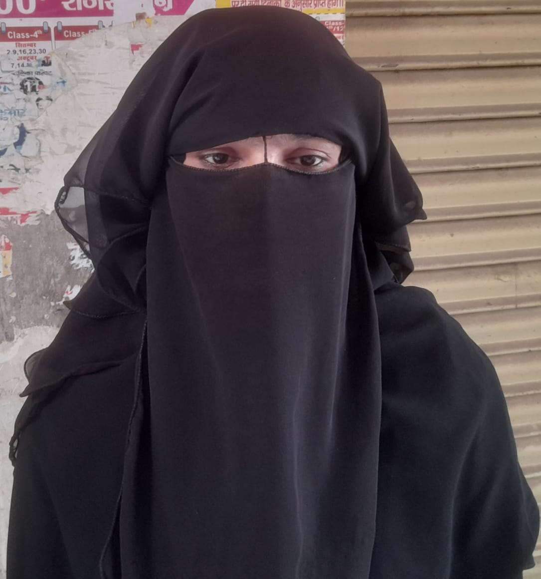 रोजा इफ्तार करते ही भाई ने भाई के घर पर बोला हमला ईटों से किया भारी पथराव :