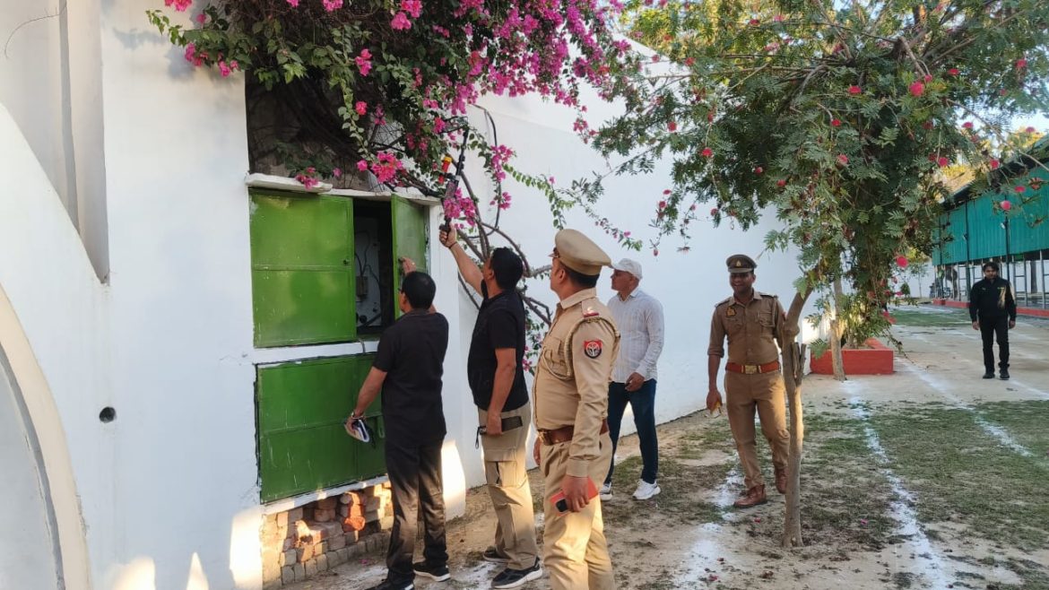 ईद-उल-फितर पर्व पर सुरक्षा के दृष्टिगत BDDS, LIU, AS चेक टीम व स्थानीय पुलिस द्वारा ईदगाह एवं आसपास के क्षेत्रों में चलाया गया चेकिंग अभियान :
