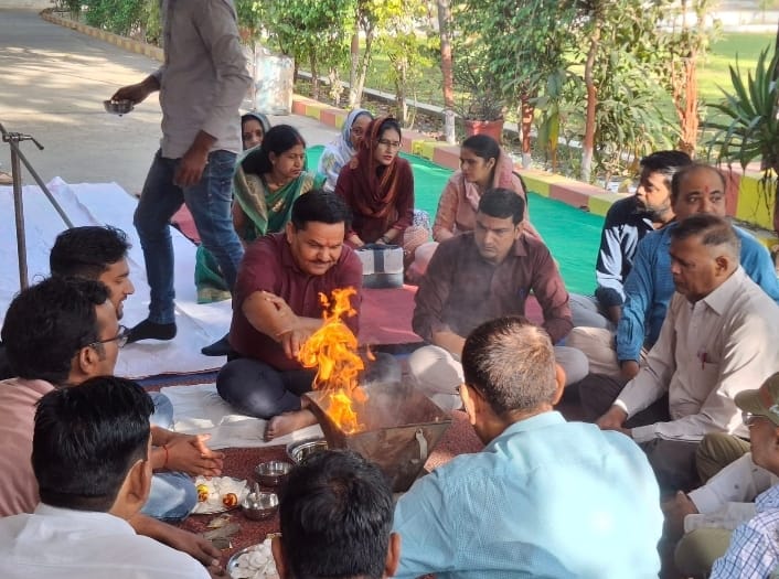 फलावदा रोड स्थित कृषक इण्टर कालिज में हवन यज्ञ के साथ नए सत्र का आगाज :