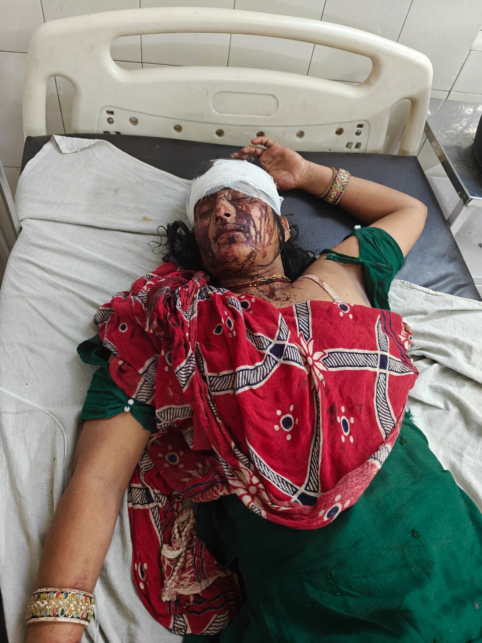 पुलिस ने अपराधियों का सहयोग कर पीड़ित पर ही कर दिया मुकदमा दर्ज :