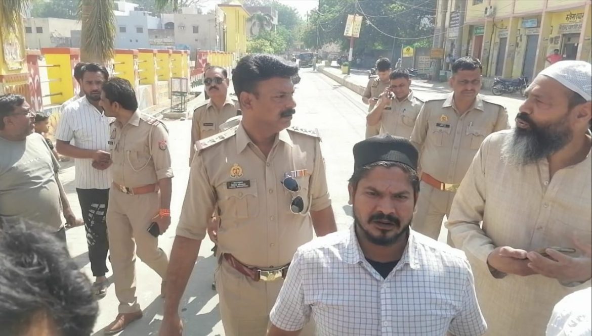 मवाना में लगने वाले साप्ताहिक बाजार का ठेका खत्म होते ही हटवाया साप्ताहिक बाजार :