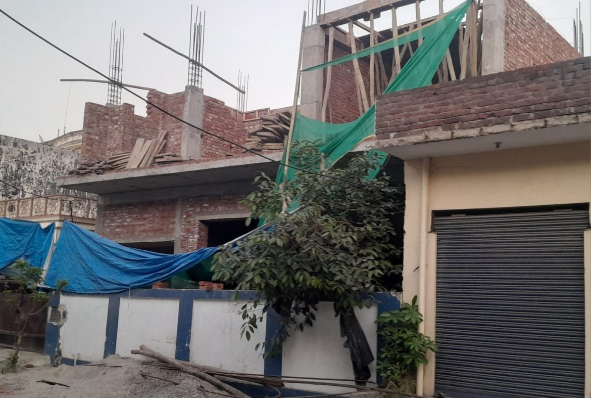 अवैध निर्माण को आवासीय बताते हैं आवास विकास अधिकारी, नोटिस नोटिस का खेल दिखा कर कर देते हैं टाइम पूरा :