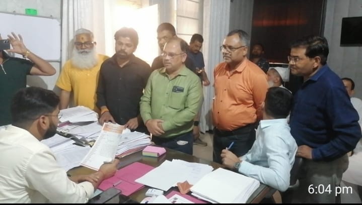 राष्ट्रीय हिन्दू वैदिक संगठन द्वारा आगामी 22 अप्रैल को हनुमान जयंती पर मवाना मे भव्य शोभायात्रानिकलने को लेकर उप जिलाधिकारी से मिले :