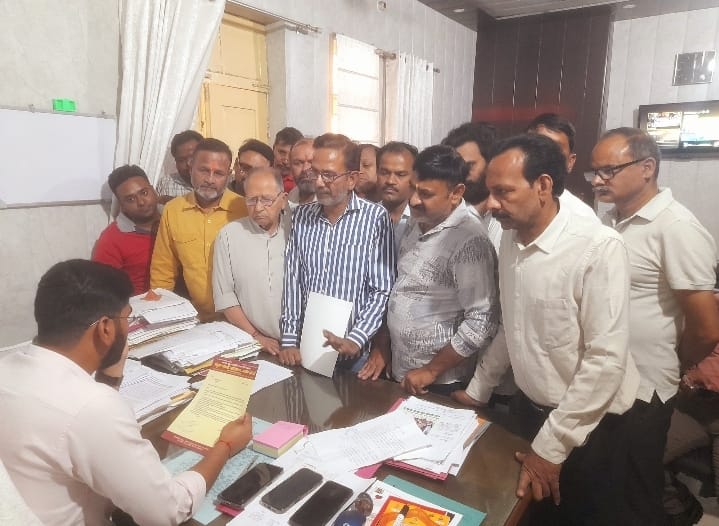 मवाना के व्यापारियों ने रविवार को लगने वाले साप्ताहिक पेठ बंद कराए जाने की मांग :