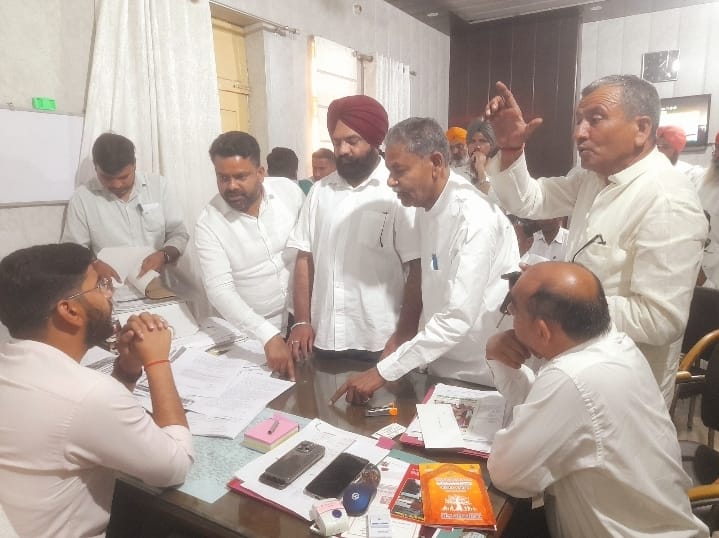 रामराज हाउसिंग सोसायटी के पदाधिकारियों मवाना उप जिलाअधिकारी को ज्ञापन सोपा :