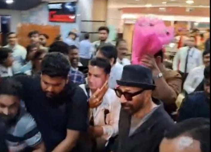 तारीख पर तारीख नहीं जाट फिल्म के प्रमोशन के लिए खुद मेरठ के शॉप्रिक्स मॉल और पी वी एस पहुंचे बॉलीवुड एक्टर सनी देओल :