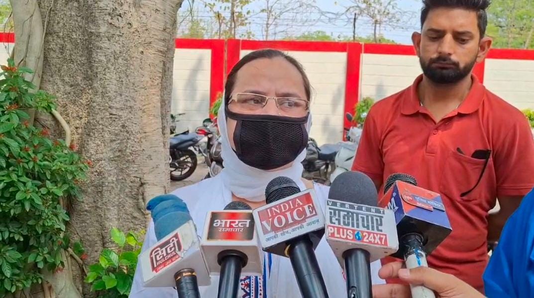 यूपी पुलिस का उगाही बाज़ सिपाही और तथाकथित मिलकर करते अवैध वसूली,झूठे प्रार्थना पत्र देकर अधिकारियों को करते हैं गुमराह, कई मुकदमे दर्ज :