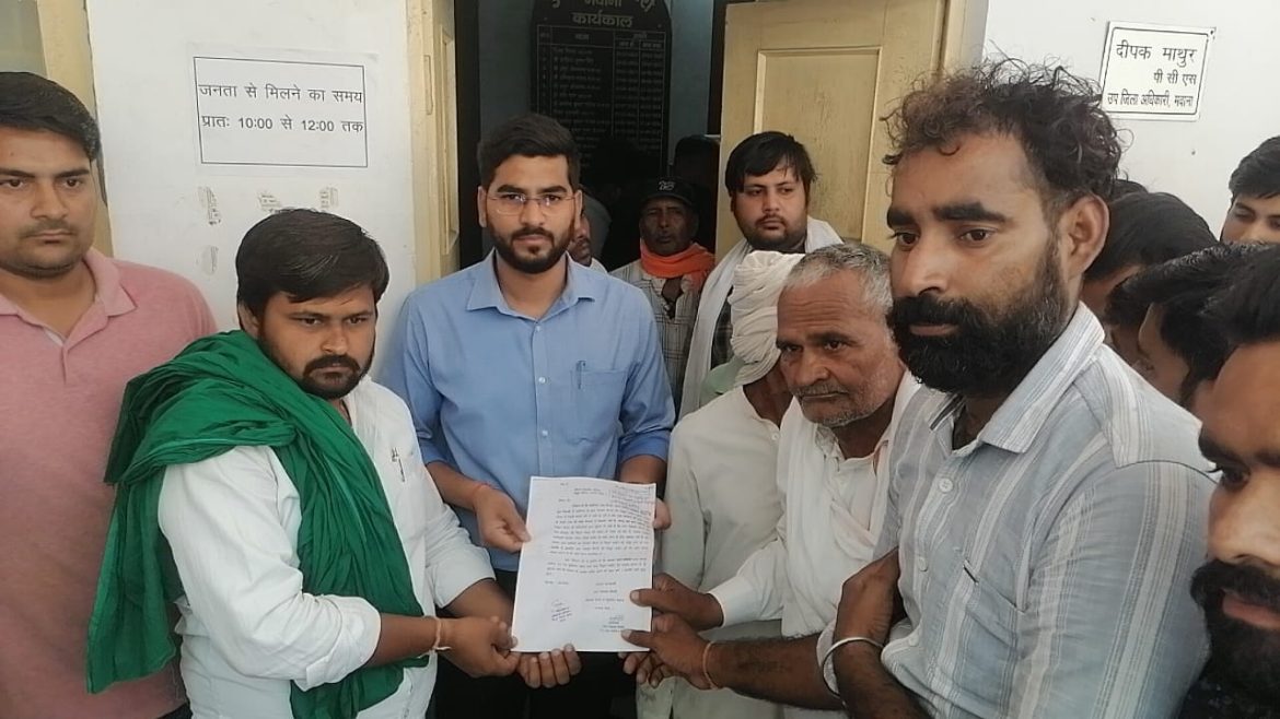 ग्राम पंचायत तिगरी की विद्युत लाईन को निलोहा की विद्युत फीडर की लाईन से जोड़ाने कॉल हैकर ग्रामीणों ने उप जिलाधिकारी को सोपा ज्ञापन :