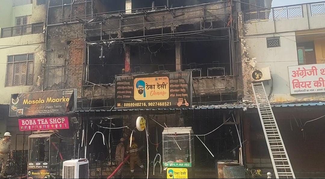 आवास विकास चौराहे पर दुर्घटना बनी चेतावनी अग्निशमन सुरक्षा व्यवस्था पर  ओर अवैध बिल्डिंग पर उठे गंभीर सवाल :