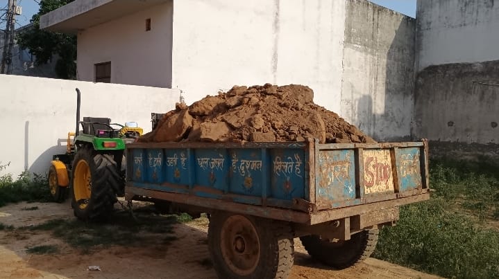 मवाना तहसील क्षेत्र में अवैध खनन में एक ट्रैक्टर ट्रॉली सीज योगी सरकार के आदेशों की उड़ रही हैं धज्जियां :