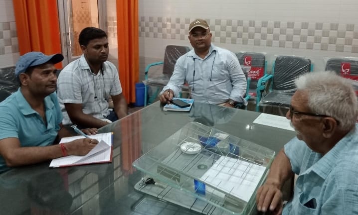 मवाना नगर के नगर पालिका परिषद् अध्यक्ष द्वारा पालिका के जलकल विभाग के कर्मचारियों व सुपरवाईजर के साथ बैठक आयोजित :
