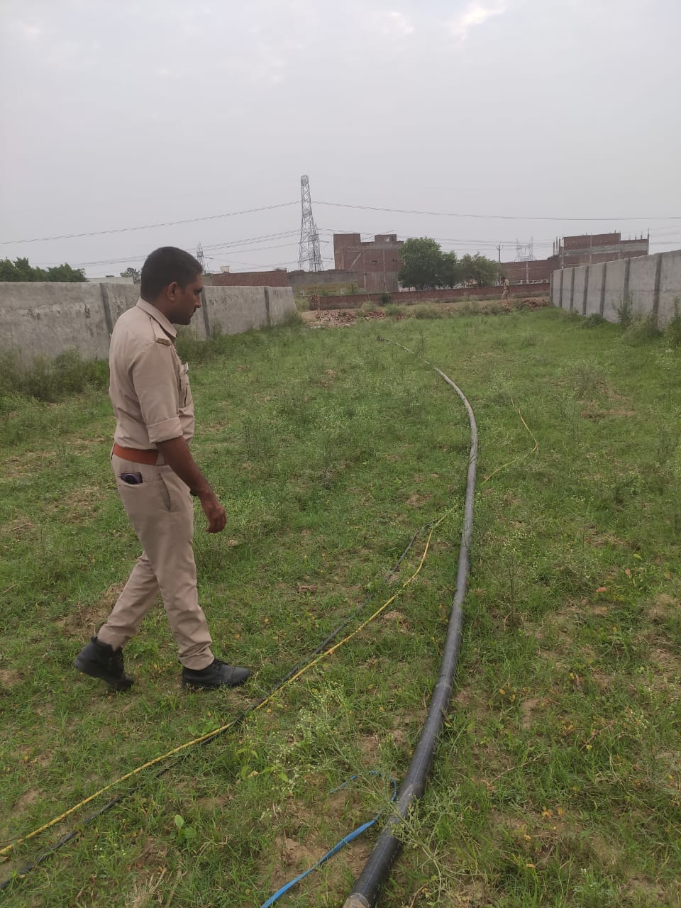 जहांगीरपुर स्थित एक किसान के खेत में सोलर प्लेट व सबमर्सिबल पंम्प कबिल सहित चोरी :