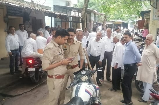 मवाना तहसील में बाइक पार्किंग को लेकर हुआ घमासान :