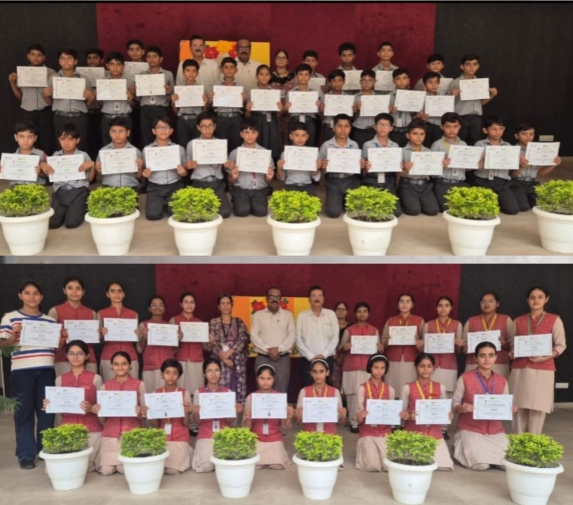 स्प्रिंग डेल्स पब्लिक स्कूल मवाना के विद्यार्थियों को ‘एक पेड़ माँ के नाम’ अभियान के तहत प्रमाण पत्र देकर किया सम्मानित: