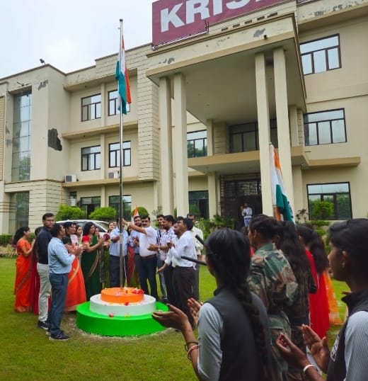 कृष्णा ग्रुप आफ इंस्टीट्यूशंस में धूमधाम से मनाया गया स्वतंत्रता दिवस :