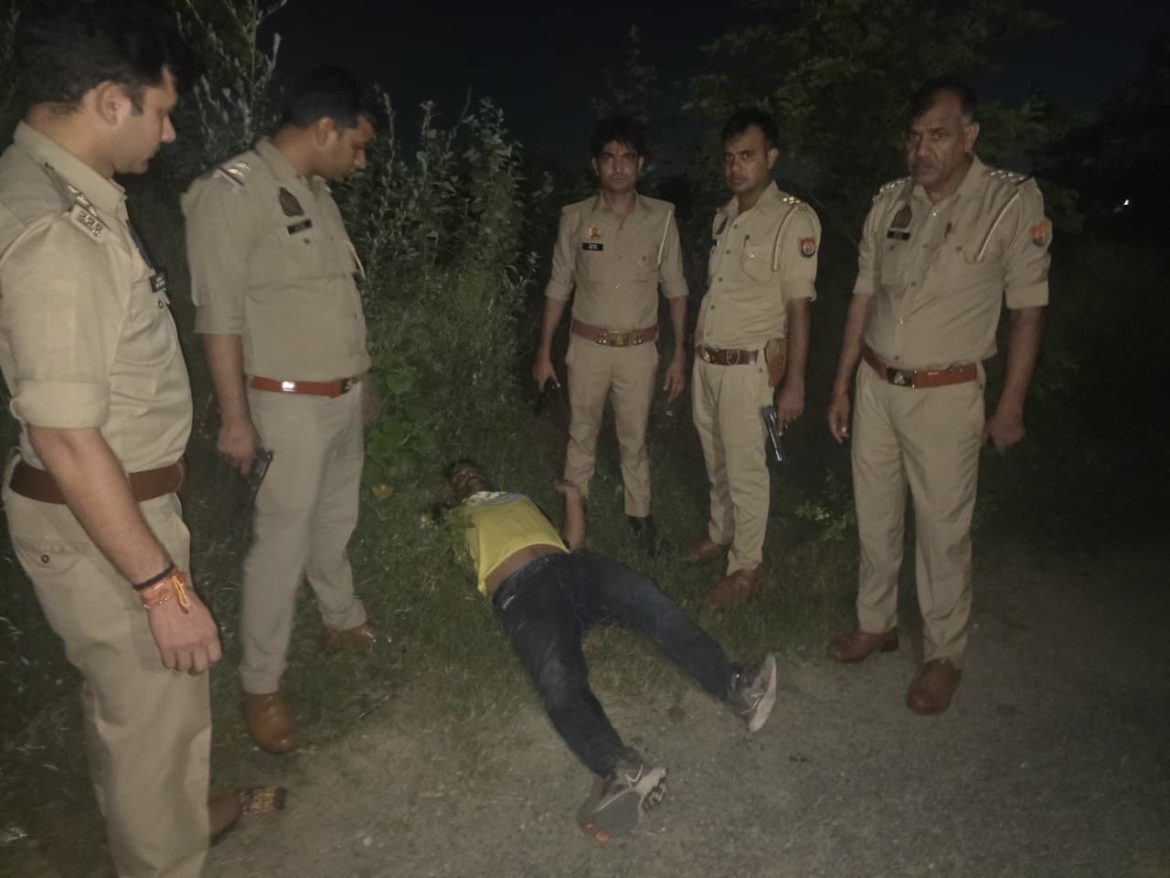 स्वाट टीम व सर्विलांश  पुलिस की संयुक्त कार्यवाही में नौचंदी क्षेत्रान्तर्गत व्यापारी से लूट की घटना कारित करने वाले दो अभियुक्त पुलिस मुठभेड में पैर में गोली लगने से घायल: