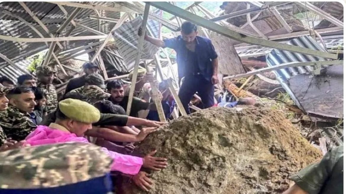 यात्रा के पारंपारिक रूट अर्द्धकुंवारी पर स्थित इंद्रप्रस्थ भोजनालय के पास हुए भूस्खलन में दो महिलाओं समेत सात श्रद्धालुओं की मौत :