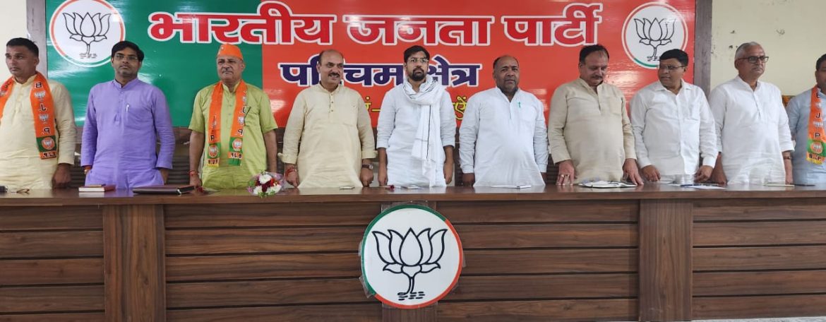 भाजपा कार्यकर्ताओं ने आगामी अभियानों को लेकर की महत्वपूर्ण बैठक।