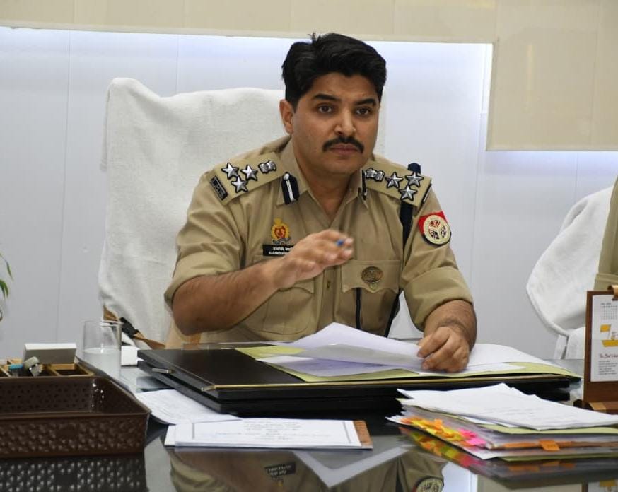 डीआईजी रेंज ने की समीक्षा 06 माह की समीक्षा पर विवेचना निस्तारण मे सर्किल स्याना, सिकन्द्राबाद जनपद बुलन्दशहर एवं सिविल लाइन मेरठ का प्रदर्शन रहा सराहनीय :