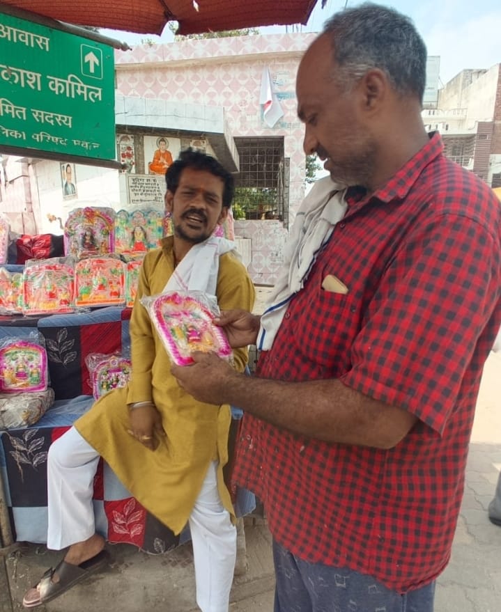 आगामी शराद नवरात्रि पर नगरवासियों ने लगाई माता रानी के लिए की जमकर खरीदारी :