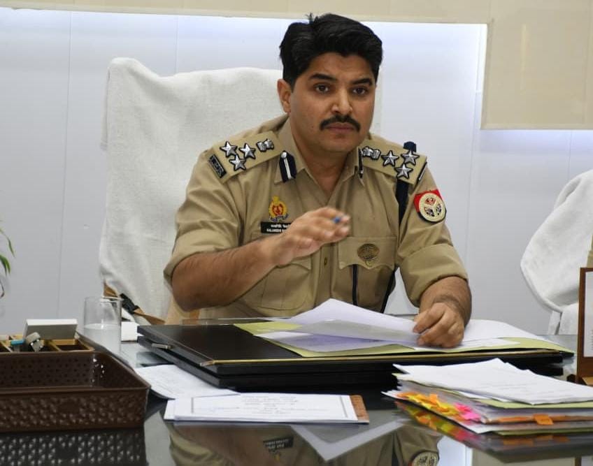 त्यौहारों के दृष्टिगत पटाखे/ आतिशबाजी के संग्रहण/ बिक्री के सम्बन्ध मे DIG रेंज मेरठ ने दिये दिशा निर्देश :