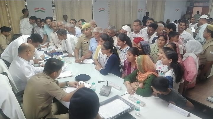 मवाना तहसील समाधान दिवस के अवसर पर 122 शिकायतें आई 9 का मौके पर निस्तारण :