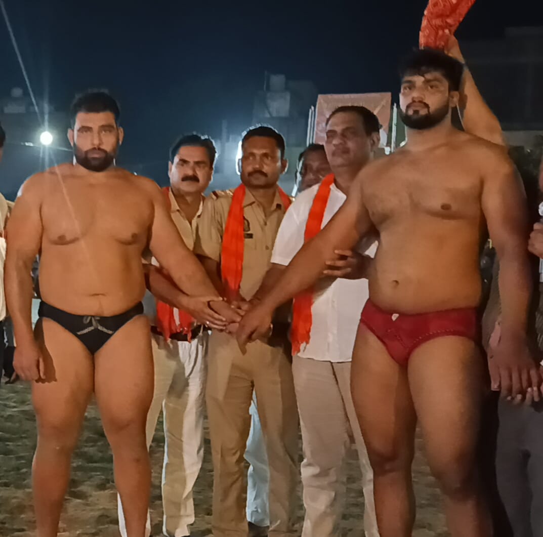 रामायण मेला समिति के तत्वावधान मे किया गया विशाल कुश्ती दंगल का आयोजन :