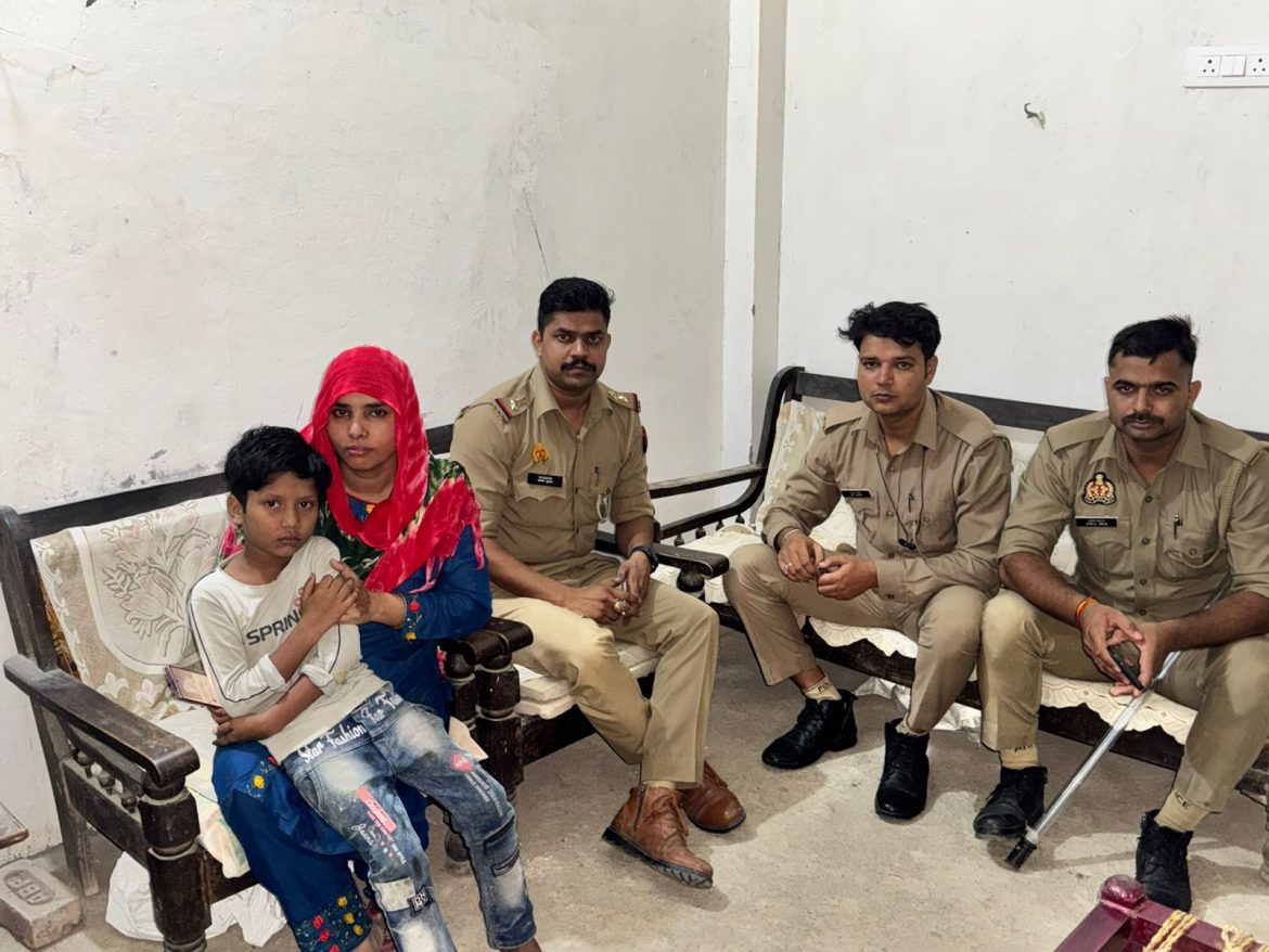 सराहनीय कार्य,थाना भावनपुर पुलिस द्वारा रास्ता भटके 07 वर्षीय बच्चे को सकुशल परिजनों से मिलवाया गया :