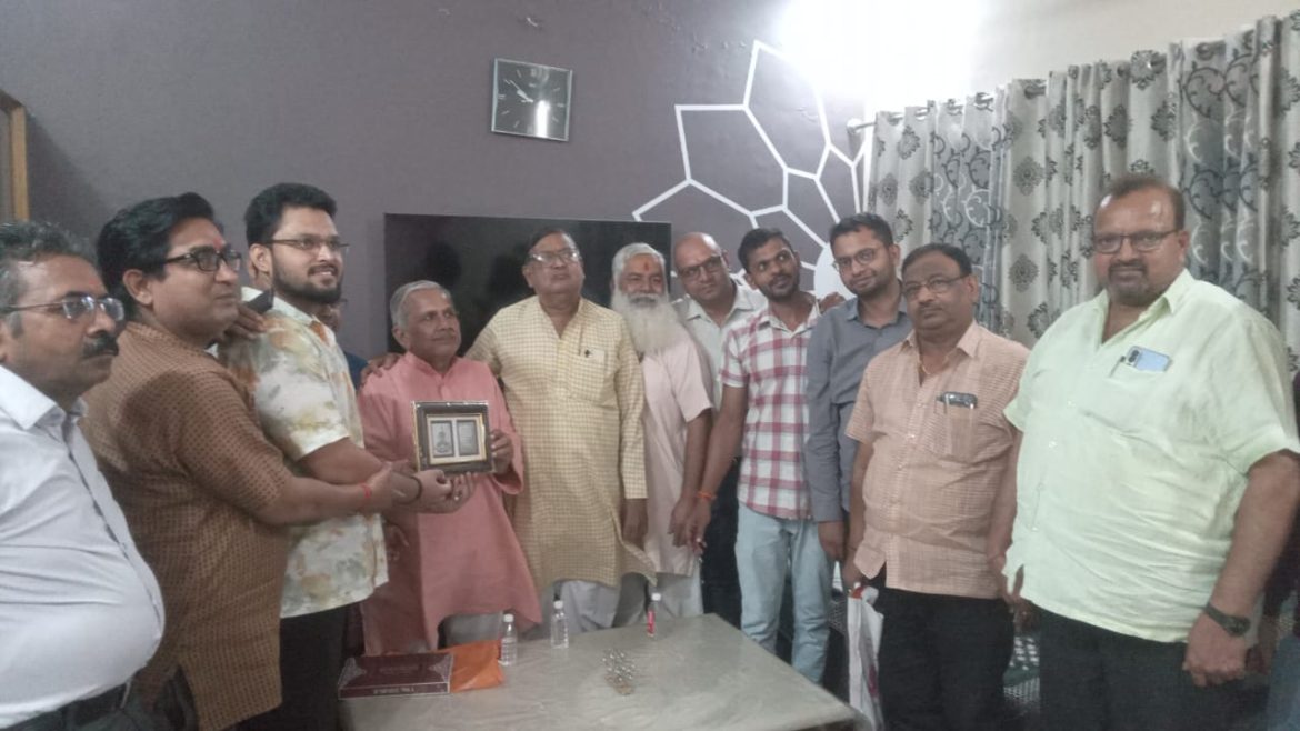 राष्ट्रीय हिंदू संघर्ष समिति  के द्वारा मनोज अग्रवाल के निवास स्थान पर मीटिंग का आयोजन :