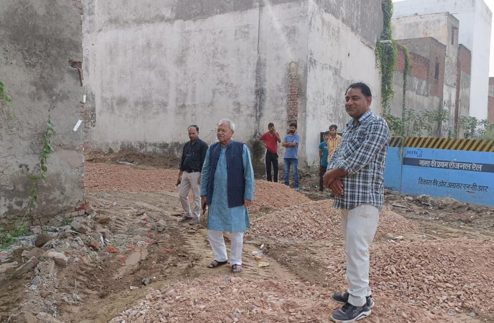 रेलवे रोड से बागपत रोड को जोड़ने वाली लिंक रोड का नामकरण क्रांति पथ के नाम से किया जा रहा है यह मार्ग देश की गौरवशाली सेना को समर्पित होगा यह जानकारी राज्यसभा सदस्य डा. लक्ष्मीकांत वाजपेयी ने दी :