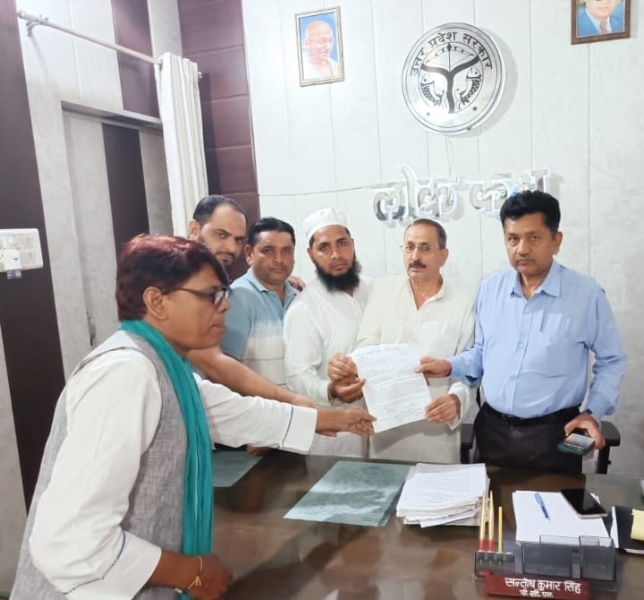 चीनी मिल चलवाने की मांग को लेकर राजद कार्यकर्ताओं ने मवाना यूपी जिला अधिकारी को सोपा ज्ञापन :