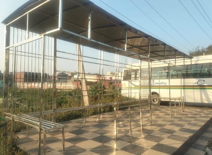 फलावदा रोड पर स्थित सरकारी संपत्ति को प्राइवेट बस यूनियन द्वारा पहुंच रहे नुकसान को लेकर ईओ ने थाने में सौंपी शिकायत :