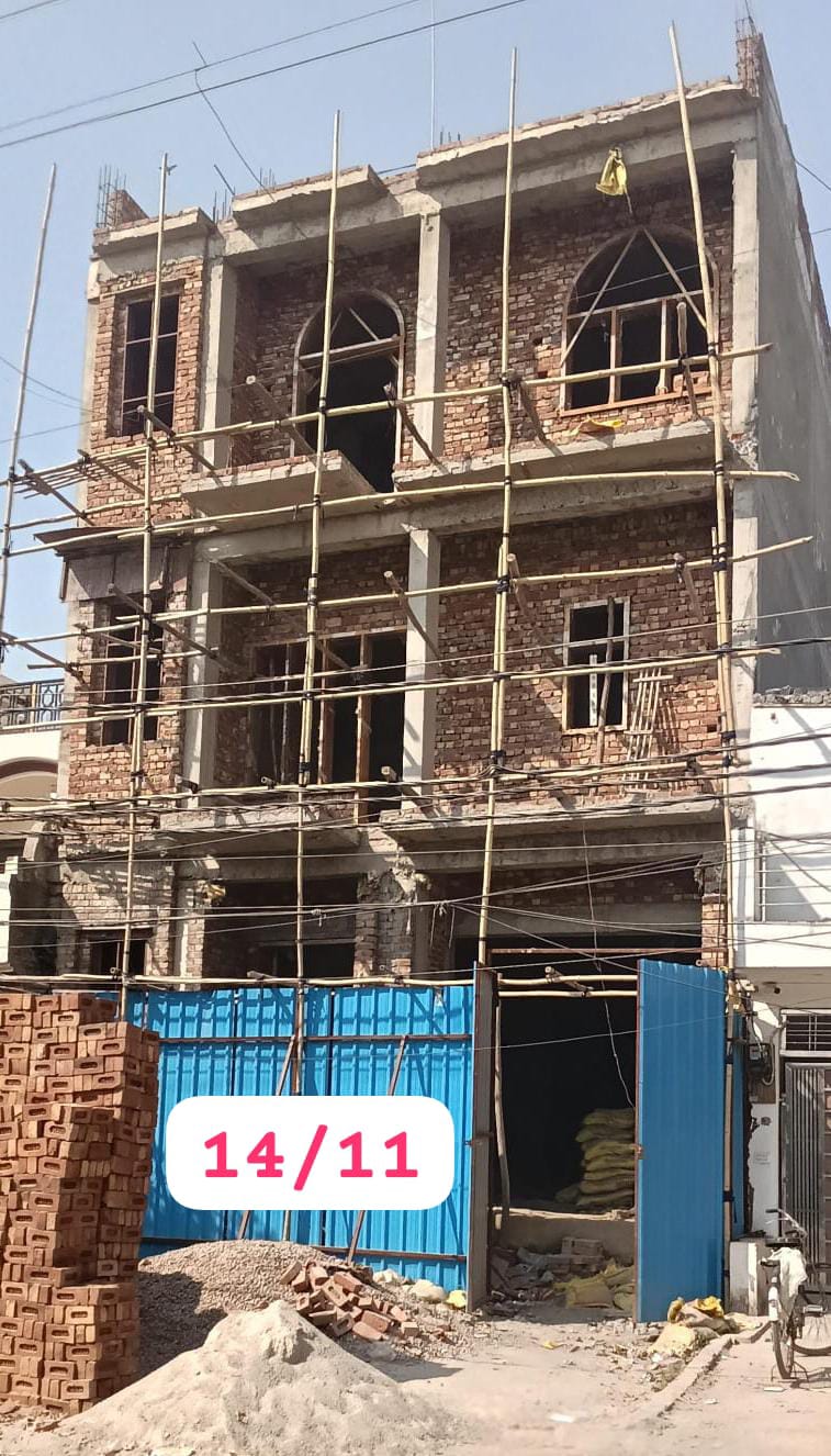 सेन्ट्रल मार्किट सेक्टर 6 पर ध्वस्तीकरण सेक्टर एक मे सील चाणक्यपूरी मे मुकदमा दर्ज तो सेक्टर 9 से 11 तक अवैध निर्माणकर्ताओ पर मेहरबानी क्यों :
