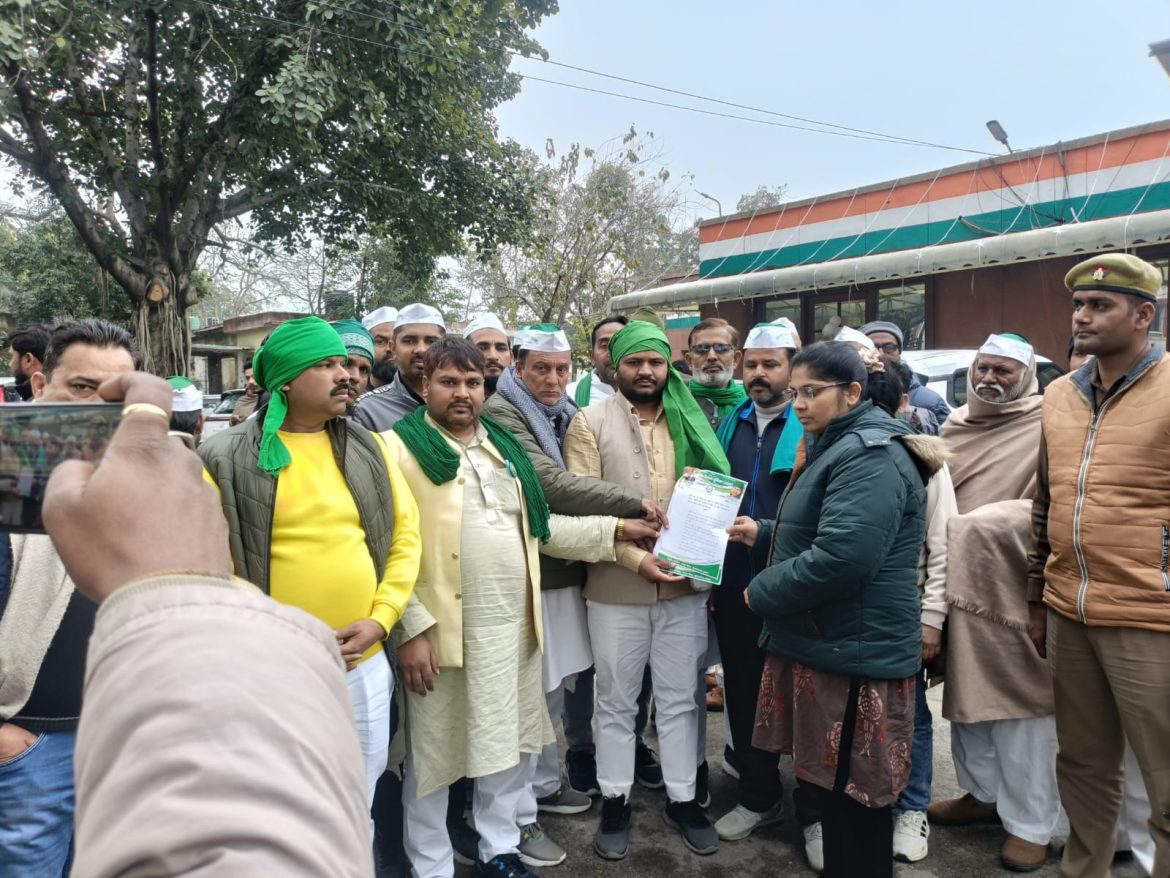 मेरठ में किसानों ने आरटीओ कार्यालय की खामियों पर जिला मजिस्ट्रेट को सौंपा ज्ञापन :