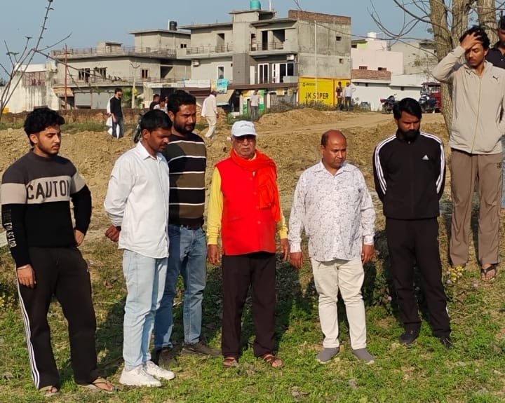 हिन्दू जागरण मंच के कार्यकर्ताओं द्वारा मुबारिकपुर रोड स्थित क़ब्रिस्तान में एक मृत बछड़े का किया अंतिम संस्कार :