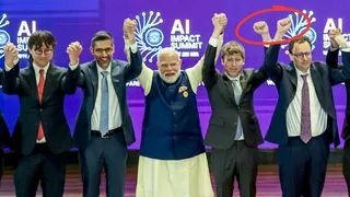 PM मोदी के साथ स्टेज पर दिखा AI कोल्ड वॉर: कौन हैं Dario Amodei? जिनका सैम ऑल्टमैन ने नहीं पकड़ा हाथ :