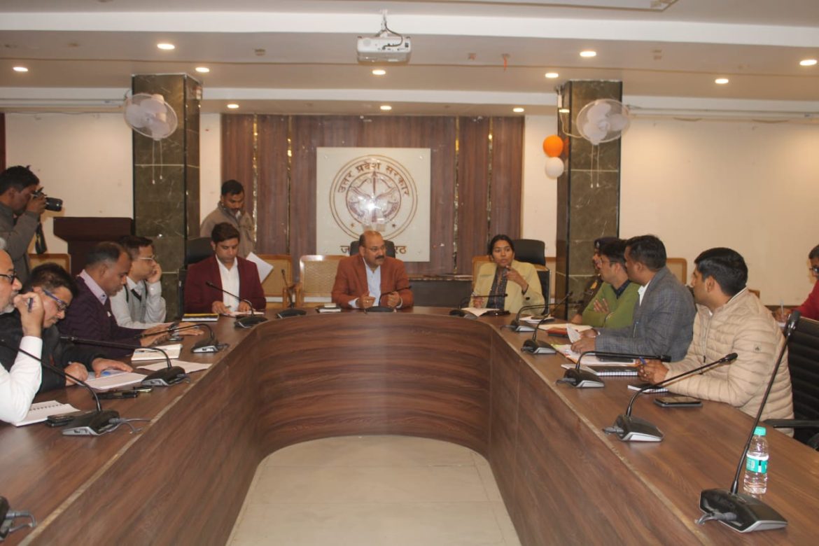 विकास भवन सभागार में जिलाधिकारी ने मेला नौचन्दी आयोजनसे संबंधित अधिकारियो की बैठक, समस्त बिन्दुओ पर कार्यवाही के दिये निर्देश :