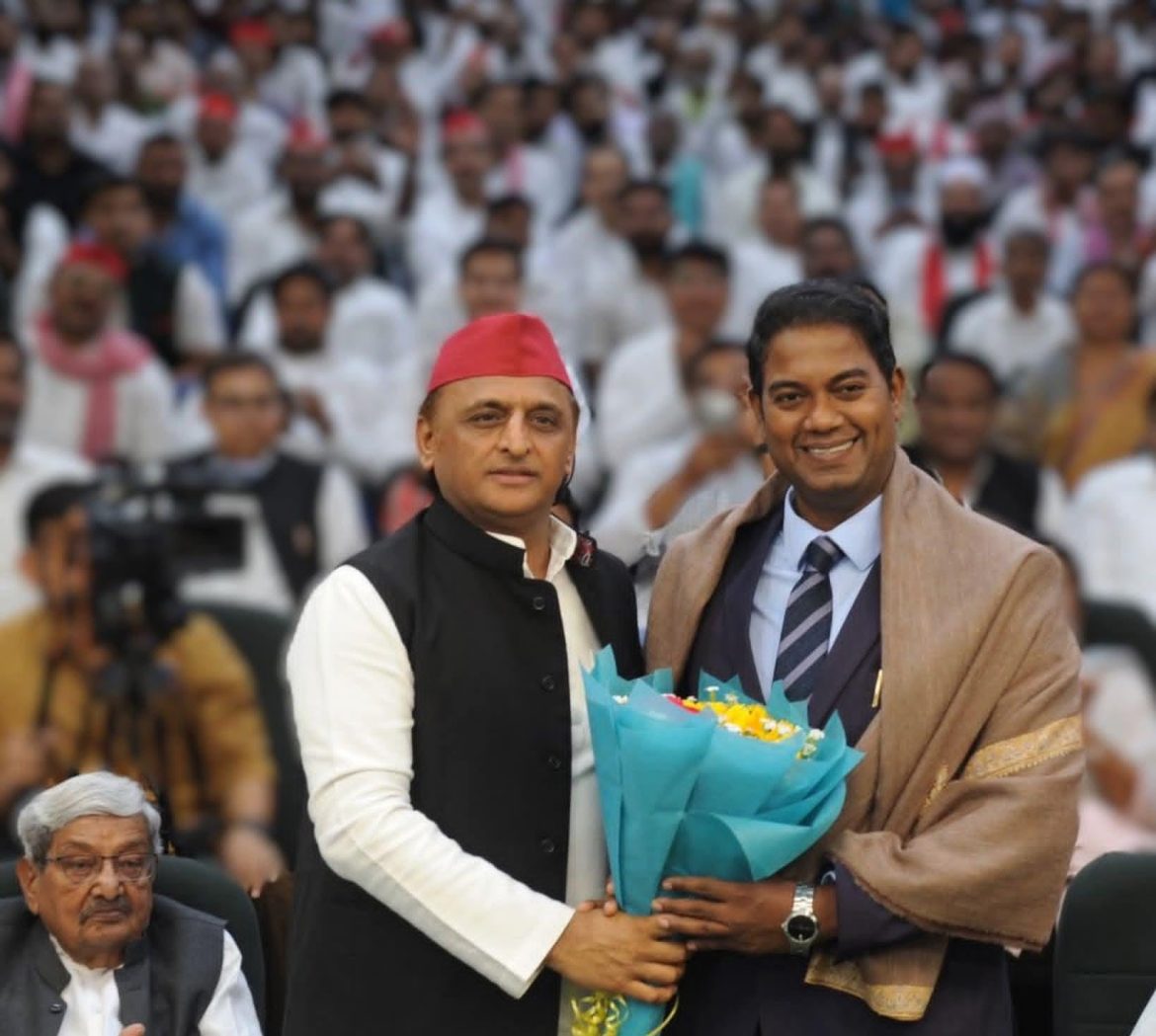 मिले अंबेडकर-अखिलेश, खुल जाएंगे साधुओं के भेष’ – राजरतन अंबेडकर के नारे ने गरमाई यूपी की सियासत :