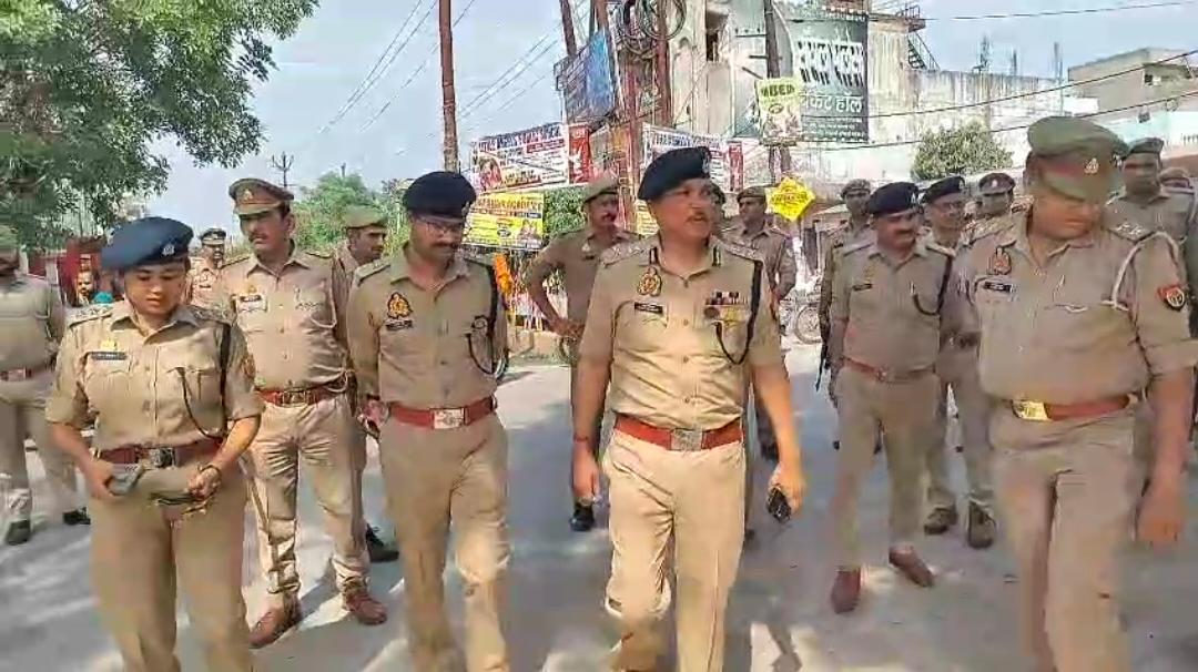 मेरठ में सुरक्षा के मद्देनज़र फ्लैग मार्च :