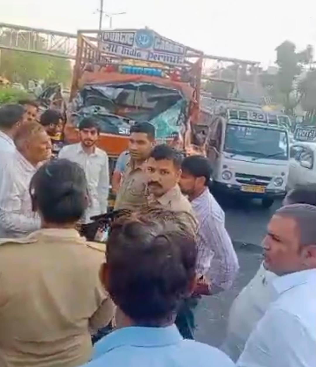 कंकरखेड़ा: एक ही बाइक पर सवार चार नशे में धुत युवकों की ट्रक से टक्कर, दो की मौत :