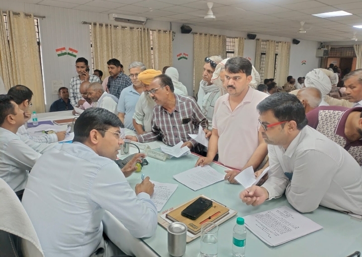 मवाना तहसील में संपूर्ण समाधान दिवस: 133 में से 13 शिकायतों का मौके पर निस्तारण :