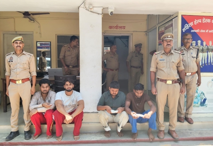 लूट की वारदात की योजना बना रहे चार बदमाश गिरफ्तार, अवैध हथियार बरामद  :