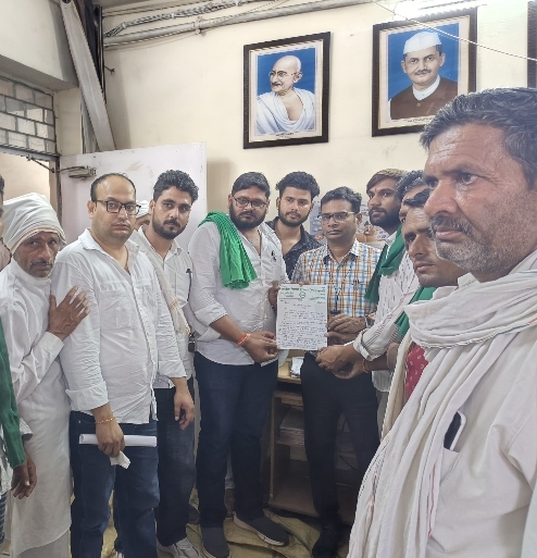 बिजली समस्याओं को लेकर किसान यूनियन का ऊर्जा निगम कार्यालय पर धरना, पांच दिन में समाधान की चेतावनी :